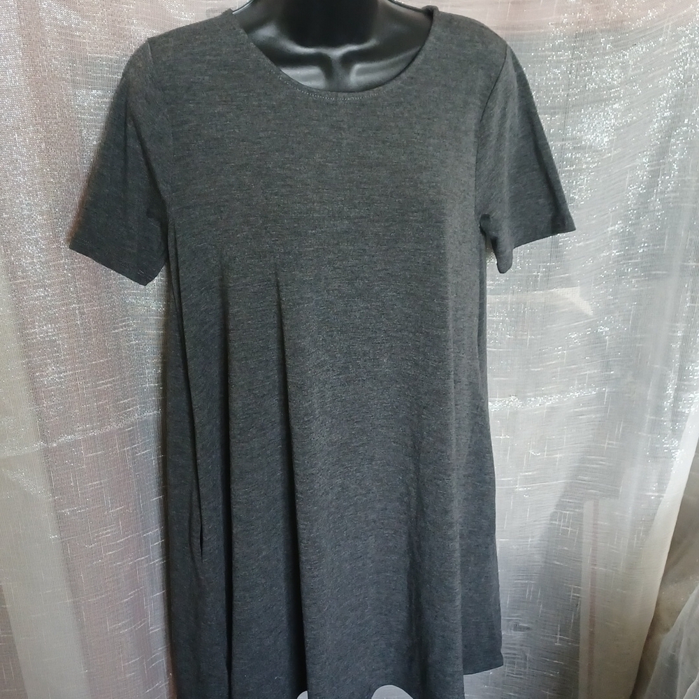 NWOT shelia rose charcol heather shirt dress with pockets shorts length sz.M